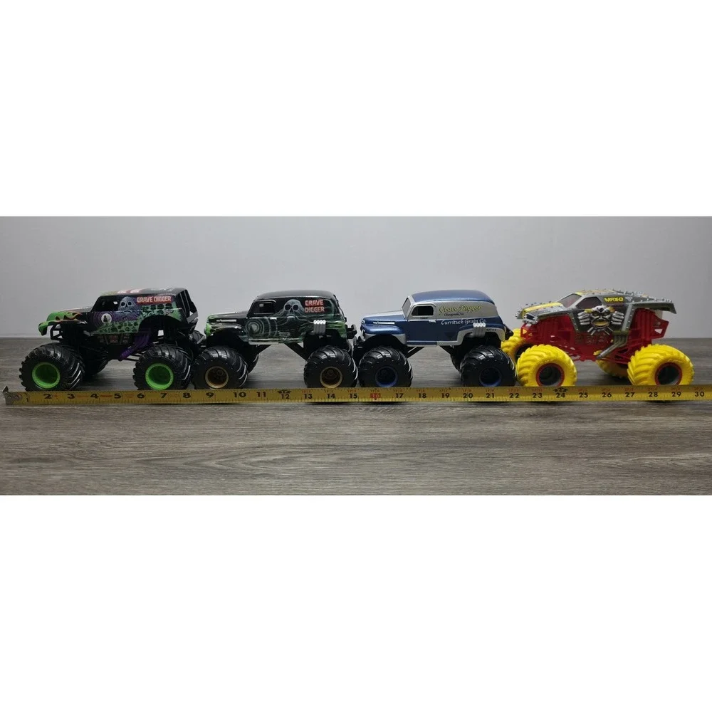 4 Monster Jam Trucks 1:24 Scale - Grave Digger Generations And Maximum...